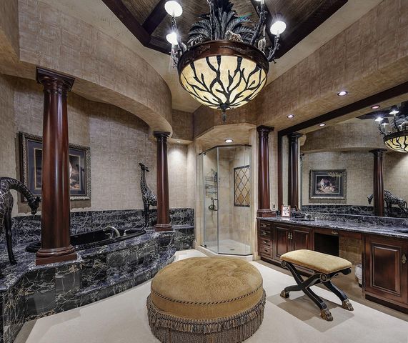 88 W Grand Regency Circle, The Woodlands, TX 77382