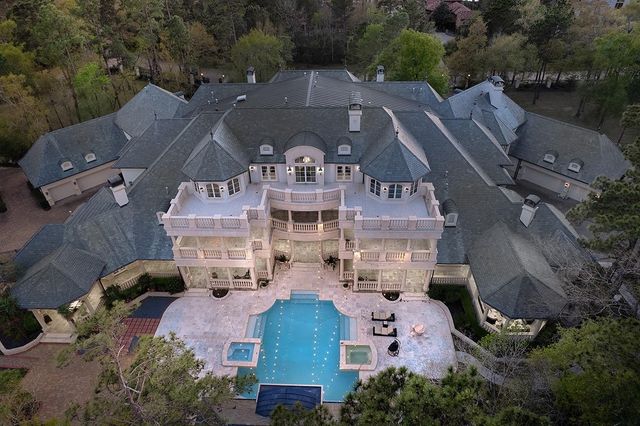88 W Grand Regency Circle, The Woodlands, TX 77382