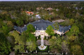 88 W Grand Regency Circle, The Woodlands, TX 77382
