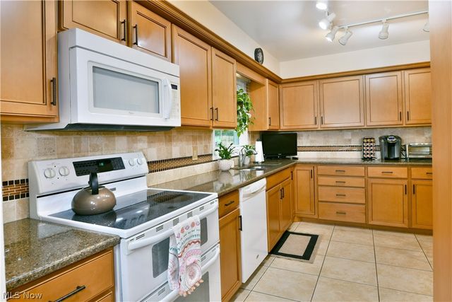 5841 Sampson Drive, Girard, OH 44420