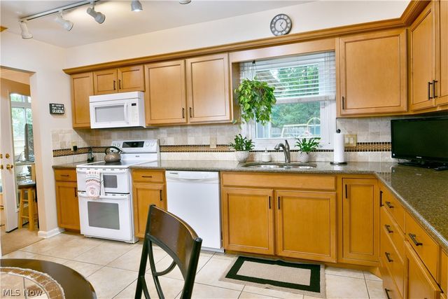 5841 Sampson Drive, Girard, OH 44420