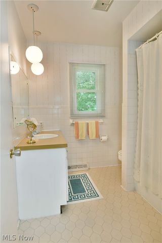 5841 Sampson Drive, Girard, OH 44420