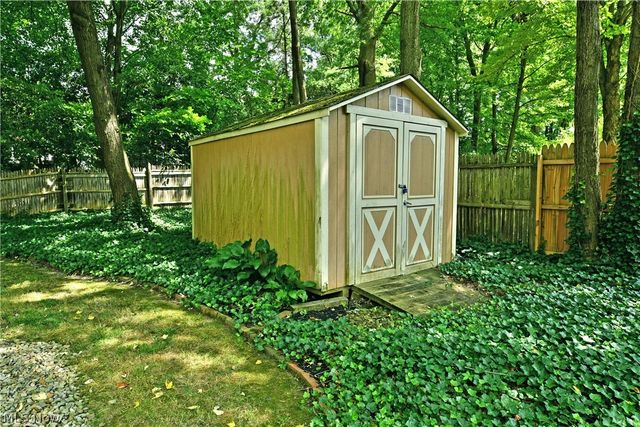 5841 Sampson Drive, Girard, OH 44420