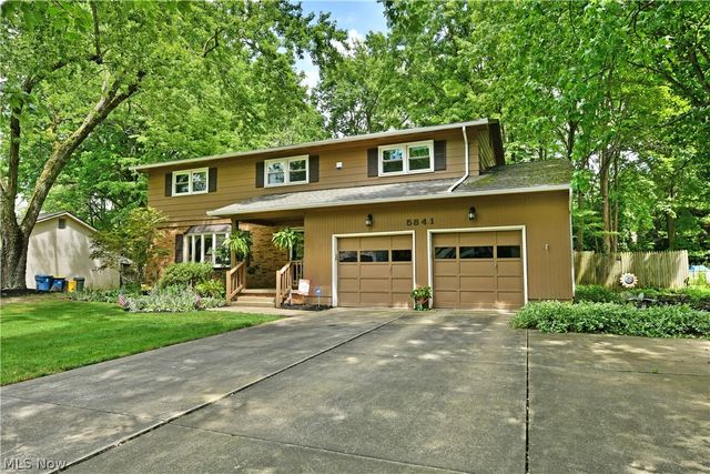 5841 Sampson Drive, Girard, OH 44420