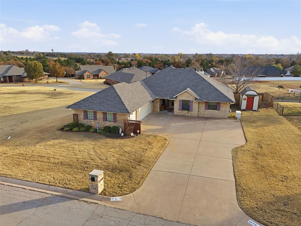 1629 Canyon Bluff Road, Guthrie, OK 73044