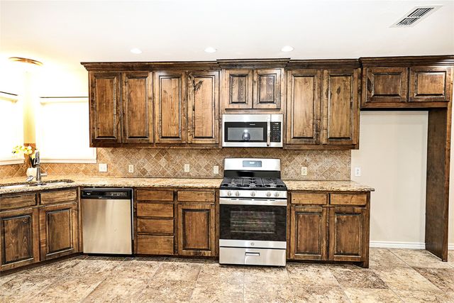 1403 Hulme Street, Bowie, TX 76230