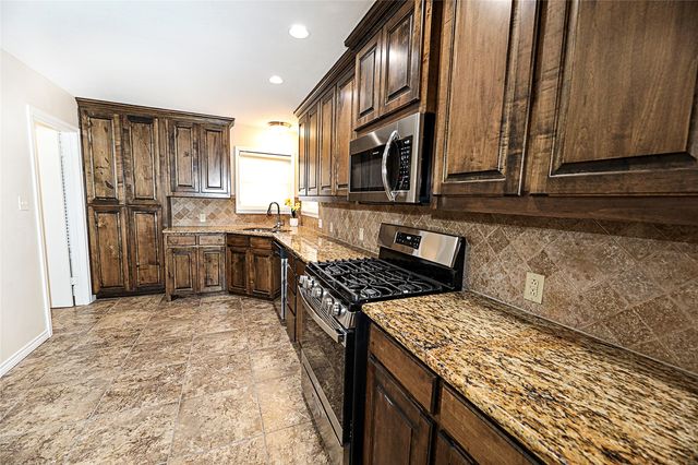 1403 Hulme Street, Bowie, TX 76230