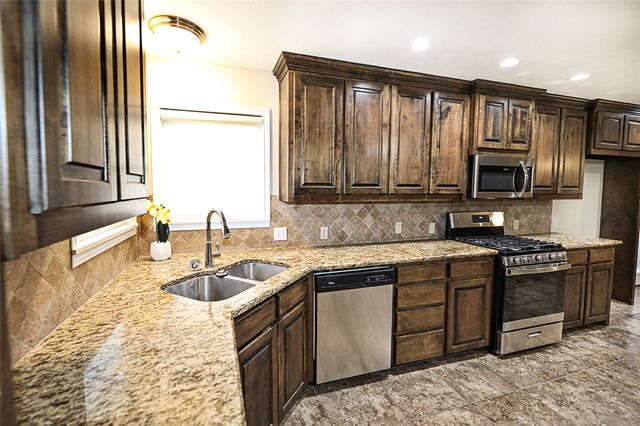 1403 Hulme Street, Bowie, TX 76230