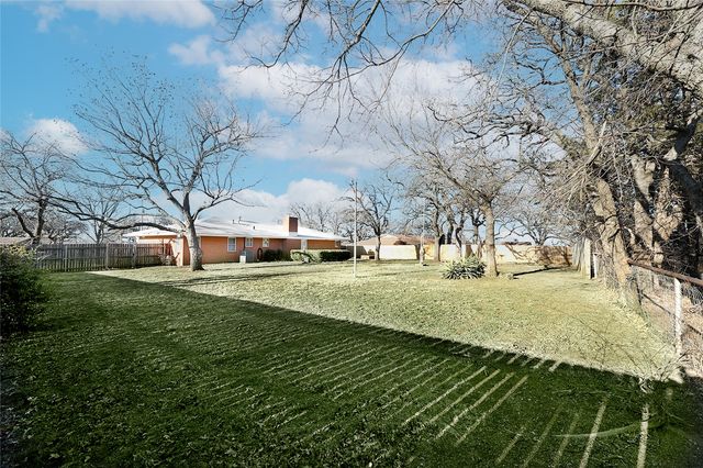 1403 Hulme Street, Bowie, TX 76230