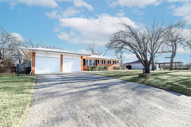 1403 Hulme Street, Bowie, TX 76230