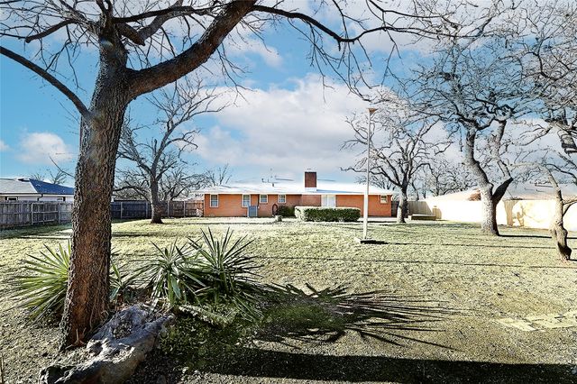 1403 Hulme Street, Bowie, TX 76230