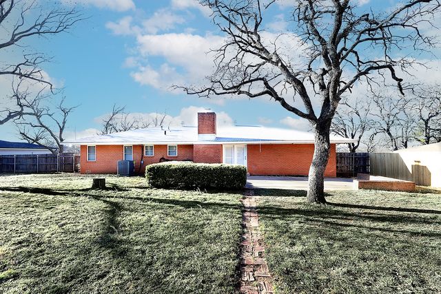 1403 Hulme Street, Bowie, TX 76230