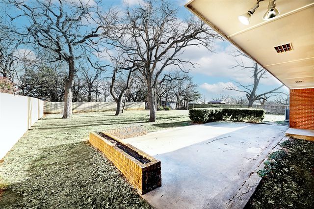 1403 Hulme Street, Bowie, TX 76230