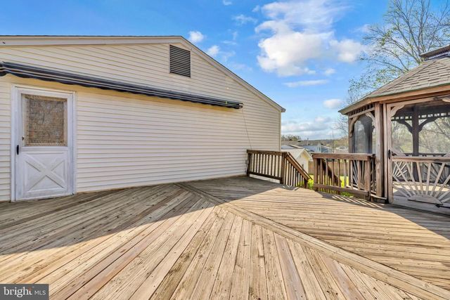 9807 LOCUST AVE, Lanham, MD 20706