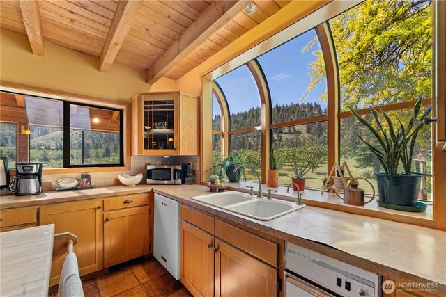 712 Moonlit Lane, Wenatchee, WA 98801