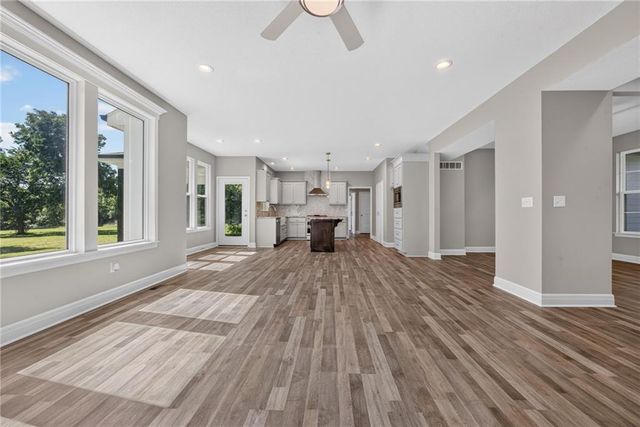20194 207th Street, Tonganoxie, KS 66086