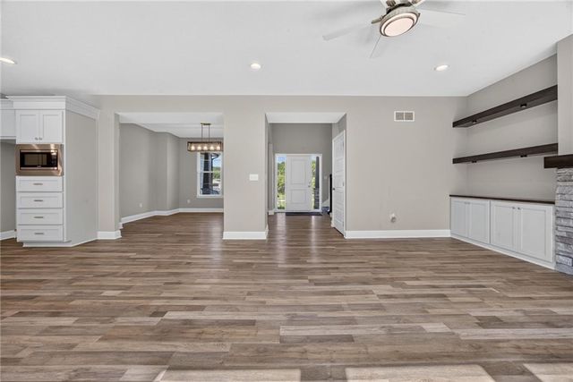 20194 207th Street, Tonganoxie, KS 66086