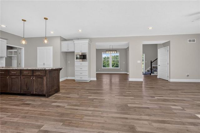 20194 207th Street, Tonganoxie, KS 66086