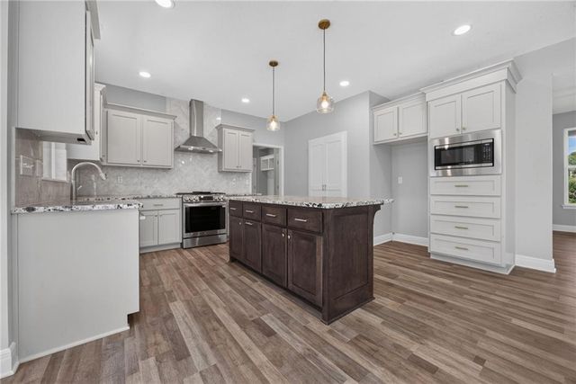 20194 207th Street, Tonganoxie, KS 66086