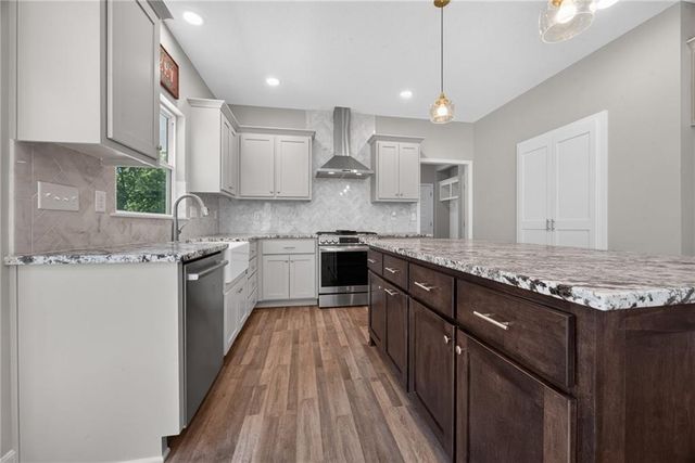 20194 207th Street, Tonganoxie, KS 66086