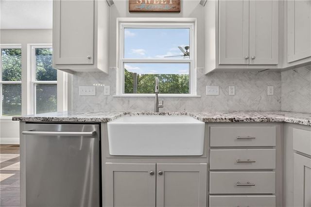 20194 207th Street, Tonganoxie, KS 66086