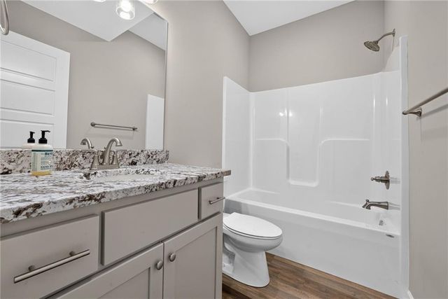 20194 207th Street, Tonganoxie, KS 66086
