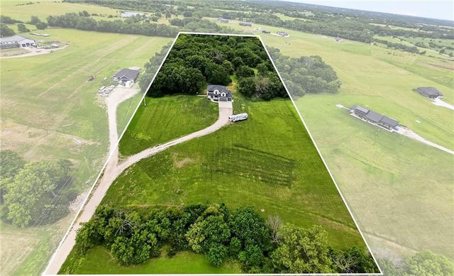 20194 207th Street, Tonganoxie, KS 66086