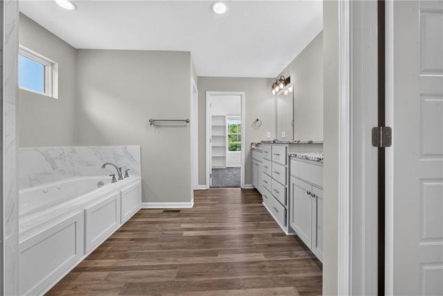 20194 207th Street, Tonganoxie, KS 66086