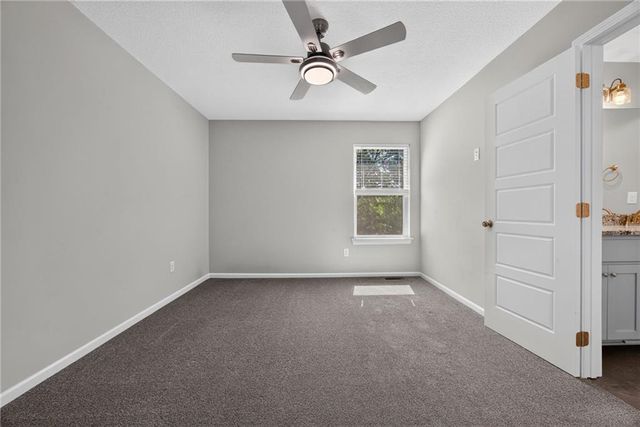 20194 207th Street, Tonganoxie, KS 66086