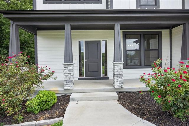 20194 207th Street, Tonganoxie, KS 66086