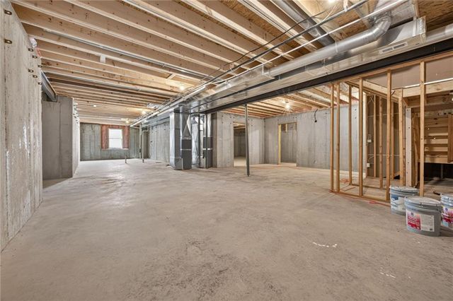 20194 207th Street, Tonganoxie, KS 66086
