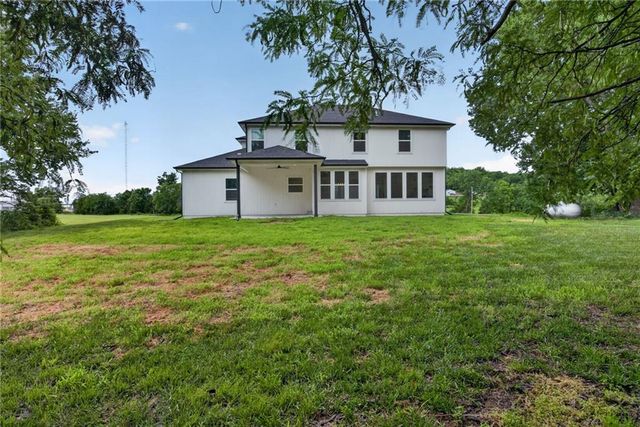 20194 207th Street, Tonganoxie, KS 66086
