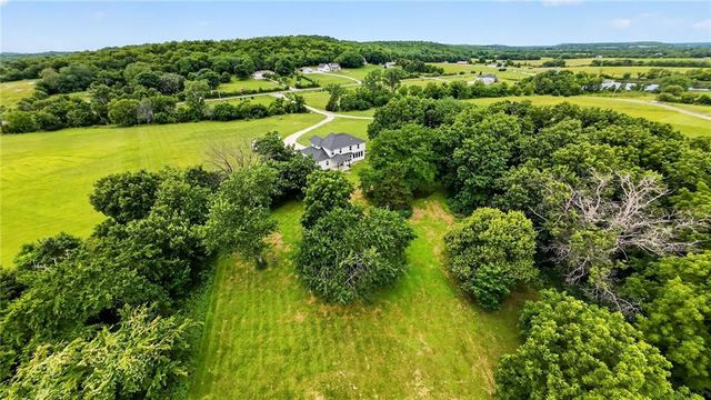 20194 207th Street, Tonganoxie, KS 66086
