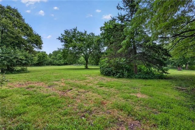 20194 207th Street, Tonganoxie, KS 66086