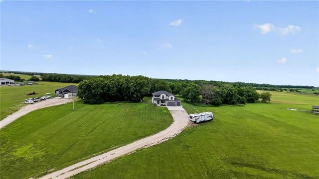 20194 207th Street, Tonganoxie, KS 66086