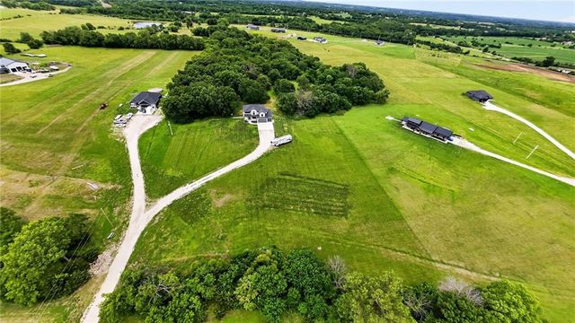 20194 207th Street, Tonganoxie, KS 66086
