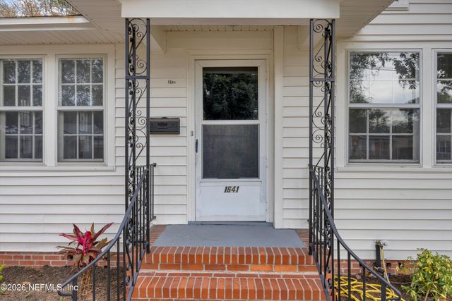 1641 CHARON Road, Jacksonville, FL 32205