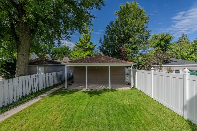 4210 Maple Avenue, Brookfield, IL 60513