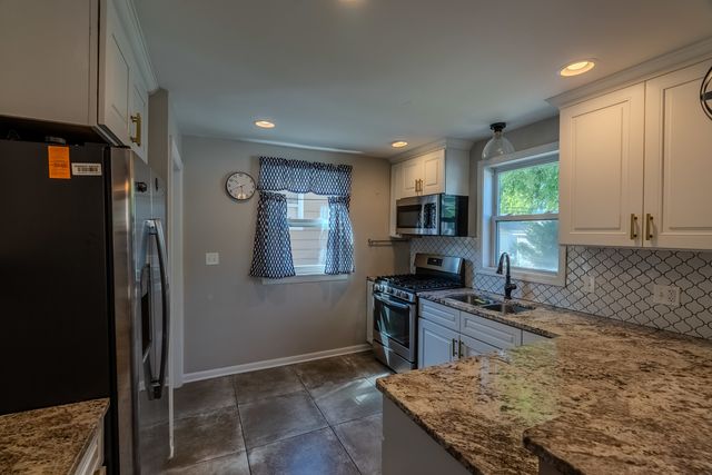 4210 Maple Avenue, Brookfield, IL 60513