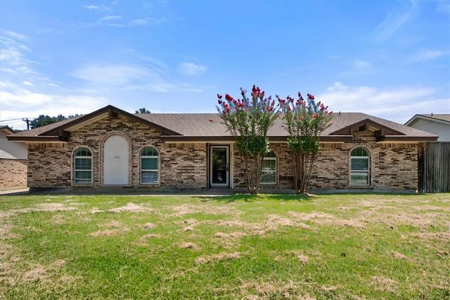 2001 San Jacinto Drive, Arlington, TX 76012