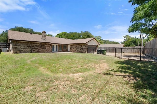 2001 San Jacinto Drive, Arlington, TX 76012