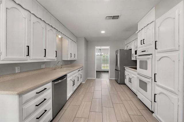 2001 San Jacinto Drive, Arlington, TX 76012