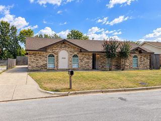 2001 San Jacinto Drive, Arlington, TX 76012