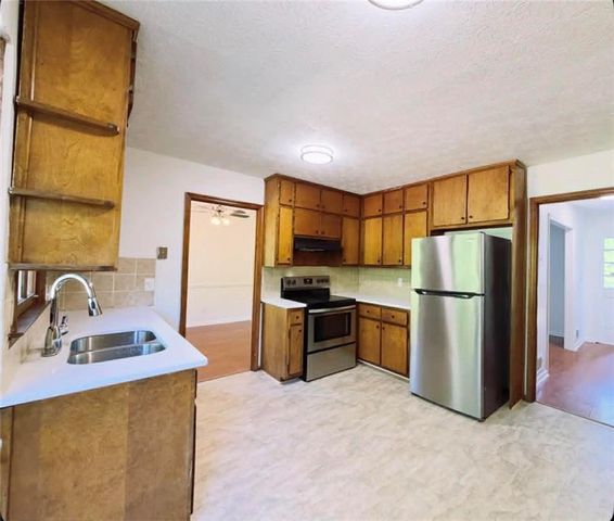 500 Rue De Chateau, Stone Mountain, GA 30083