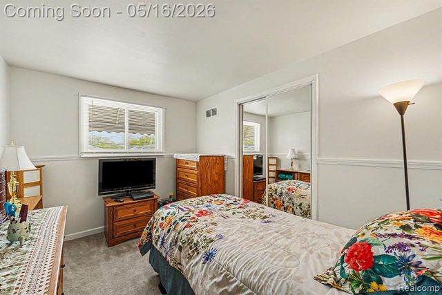 5211 Newberry Street, Wayne, MI 48184