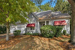 806 Norge Parkway, Fox River Grove, IL 60021