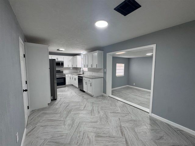 4825 NW Hoover Ave, Lawton, OK 73505