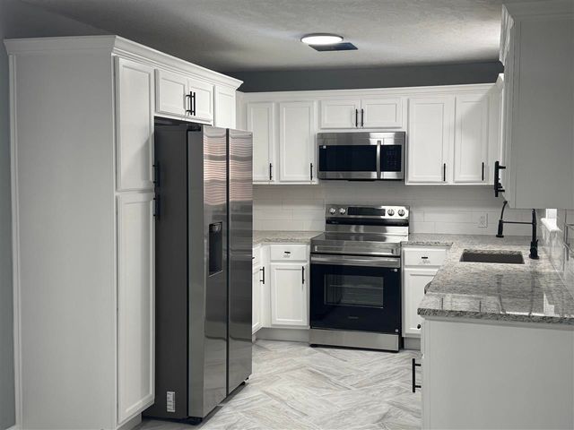 4825 NW Hoover Ave, Lawton, OK 73505