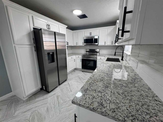 4825 NW Hoover Ave, Lawton, OK 73505