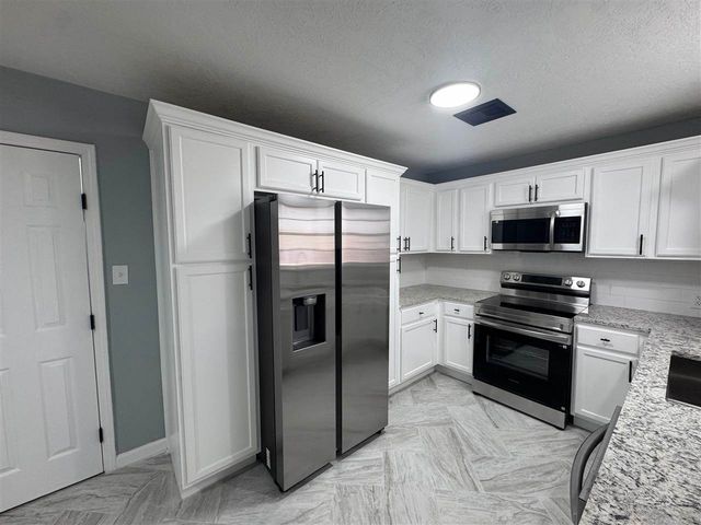 4825 NW Hoover Ave, Lawton, OK 73505